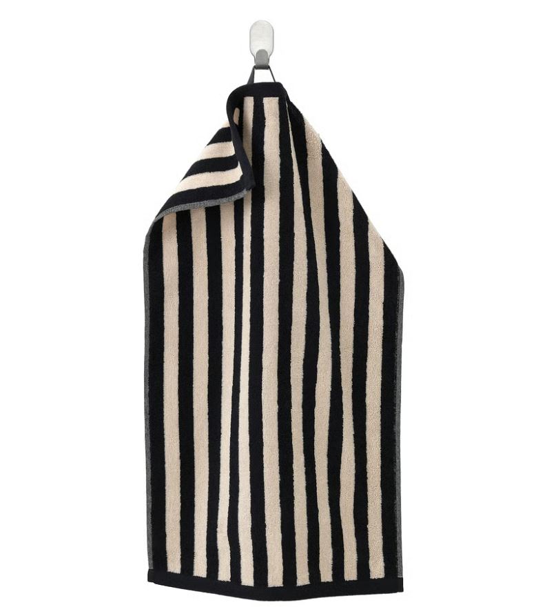 걸 수 있는 고리가 달려있는 블랙 베이지 패턴 수건