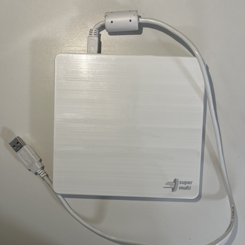 mp3 추출 가능한 cd rom 또는 odd로 추천하는 히타치엘지데이터스토리지 제품의 앞면